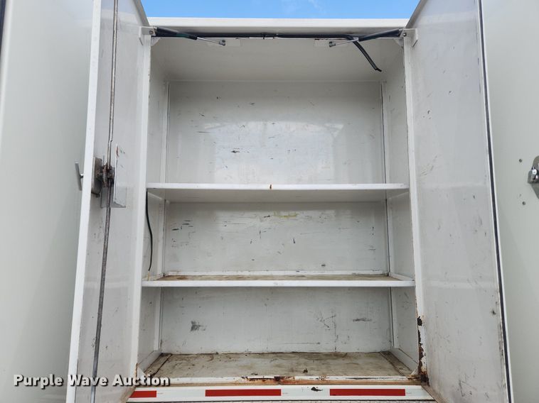 image for item LX9739 2004 Sterling L9500  fuel / lube truck