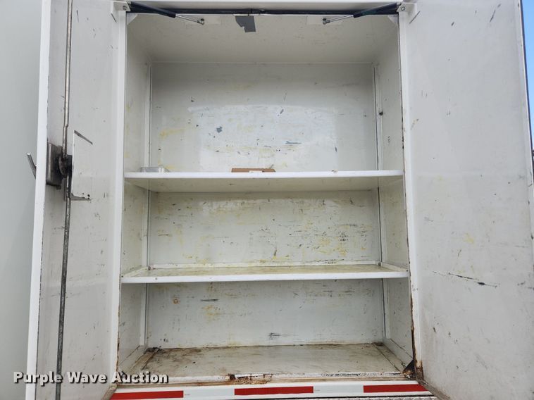 image for item LX9739 2004 Sterling L9500  fuel / lube truck