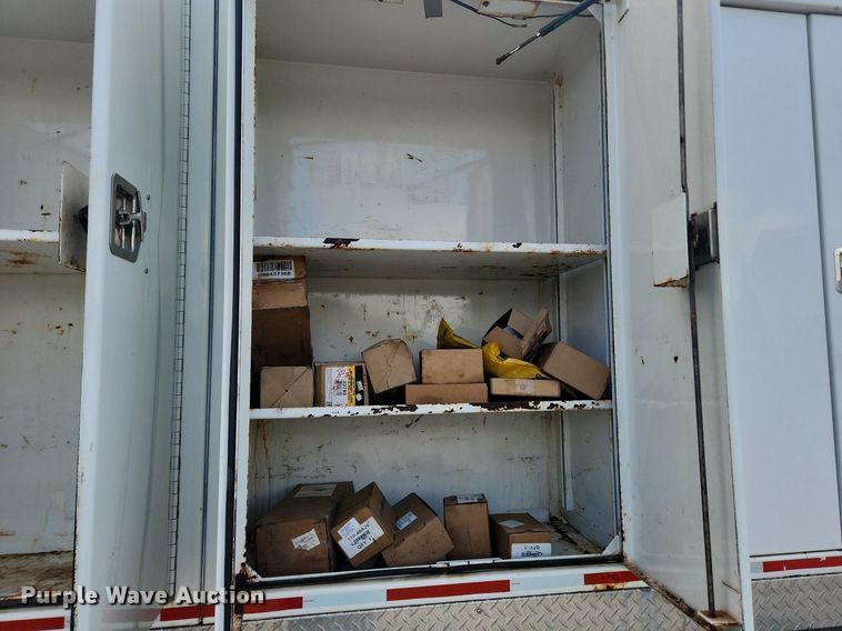 image for item LX9739 2004 Sterling L9500  fuel / lube truck