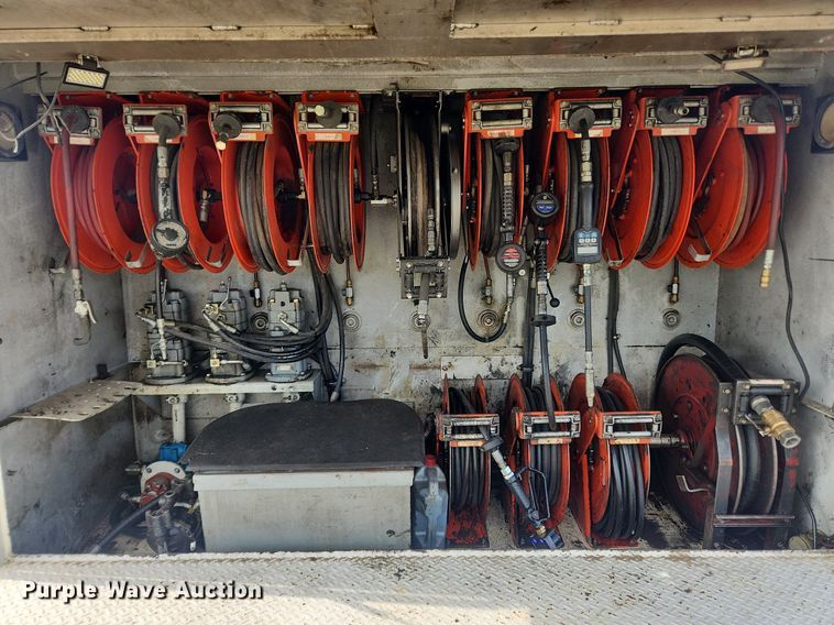 image for item LX9739 2004 Sterling L9500  fuel / lube truck