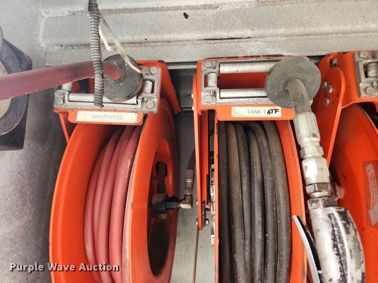 image for item LX9739 2004 Sterling L9500  fuel / lube truck