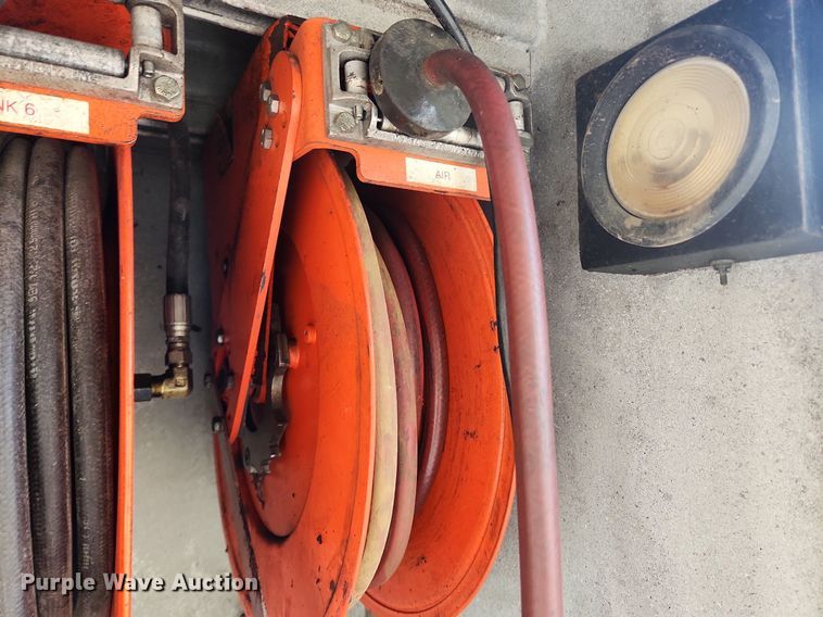 image for item LX9739 2004 Sterling L9500  fuel / lube truck