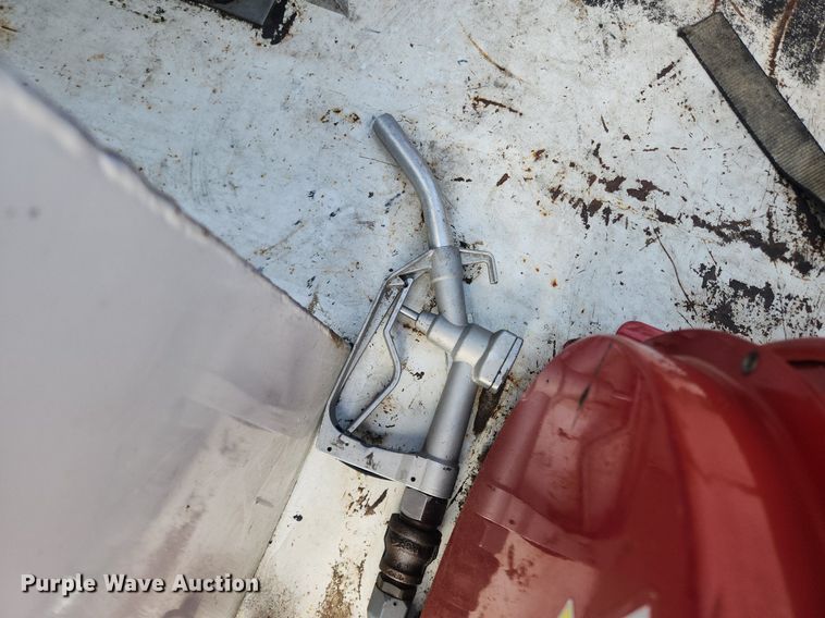 image for item LX9739 2004 Sterling L9500  fuel / lube truck