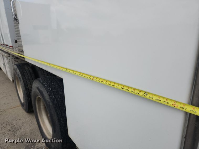 image for item LX9739 2004 Sterling L9500  fuel / lube truck