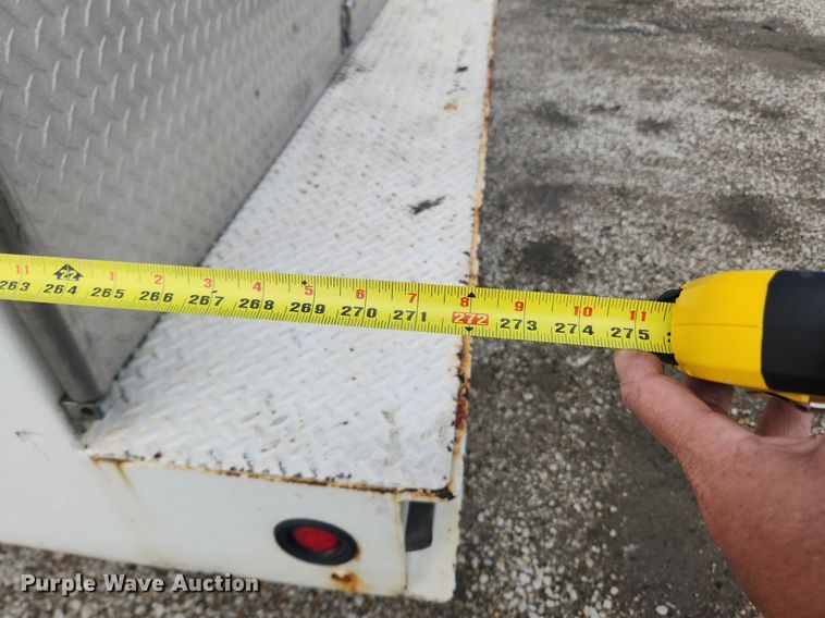 image for item LX9739 2004 Sterling L9500  fuel / lube truck