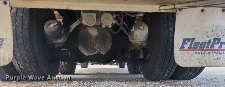 image for item LX9739 2004 Sterling L9500  fuel / lube truck