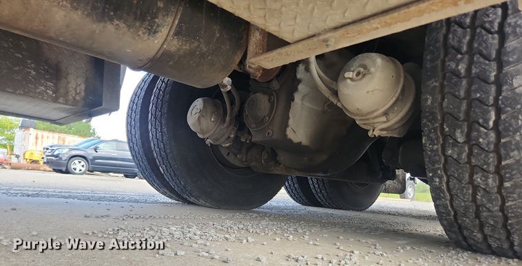 image for item LX9739 2004 Sterling L9500  fuel / lube truck