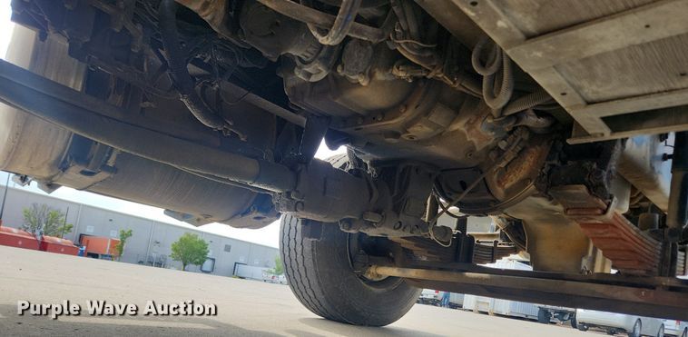 image for item LX9739 2004 Sterling L9500  fuel / lube truck