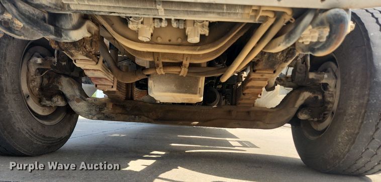 image for item LX9739 2004 Sterling L9500  fuel / lube truck