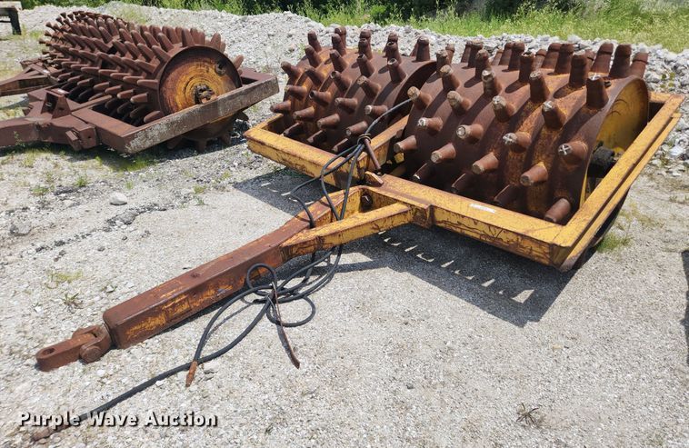 image for item LX9742 Double drum sheepsfoot roller