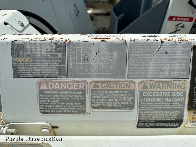 image for item MB9537 2006 International 4400  digger derrick truck