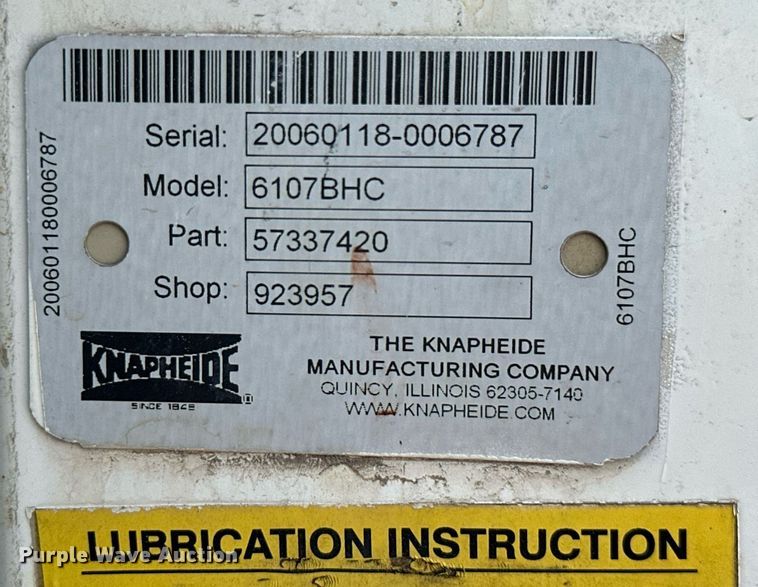 image for item MB9537 2006 International 4400  digger derrick truck