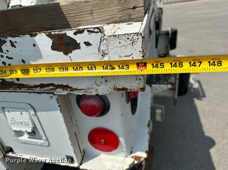 image for item MB9537 2006 International 4400  digger derrick truck