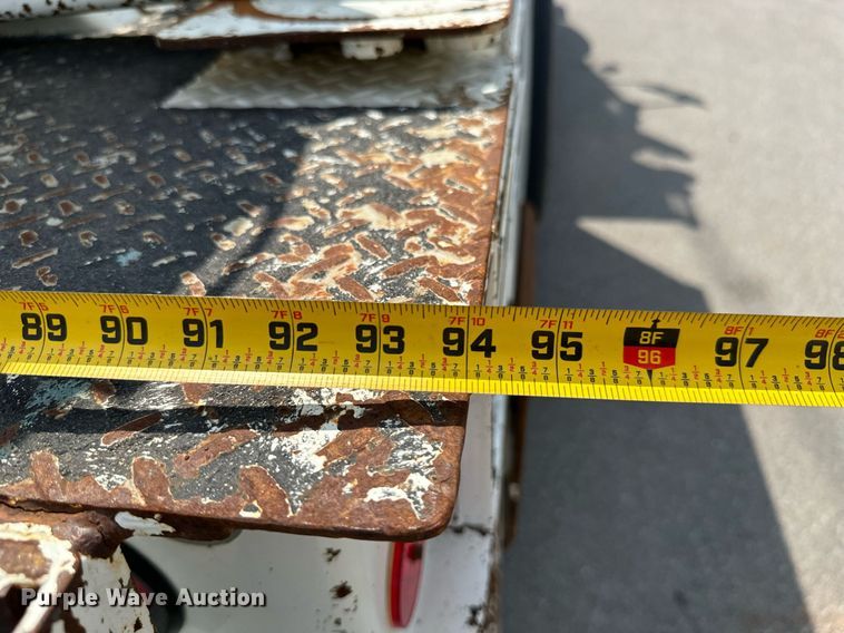 image for item MB9537 2006 International 4400  digger derrick truck