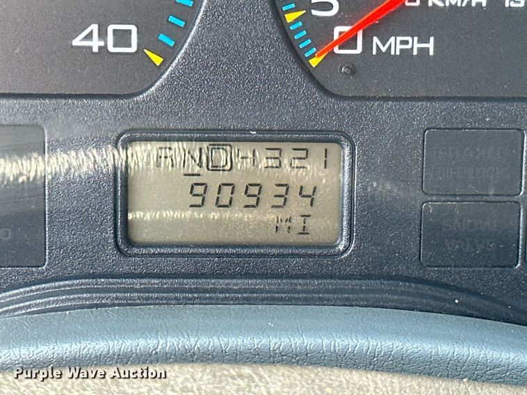 image for item MB9537 2006 International 4400  digger derrick truck