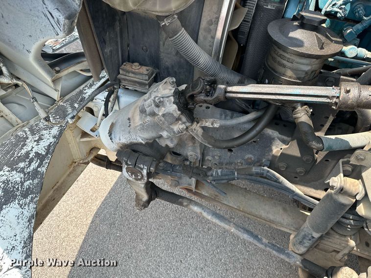 image for item MB9537 2006 International 4400  digger derrick truck