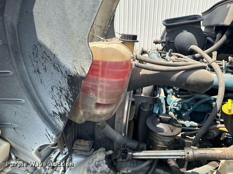 image for item MB9537 2006 International 4400  digger derrick truck