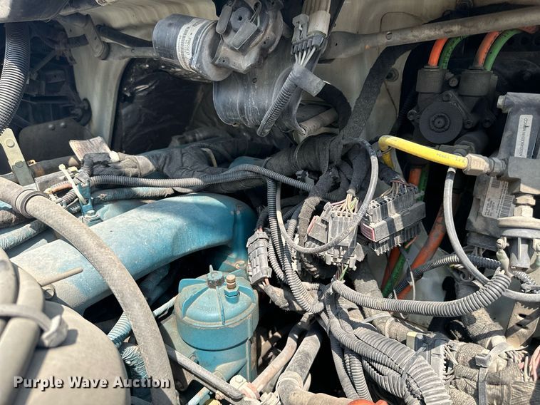 image for item MB9537 2006 International 4400  digger derrick truck