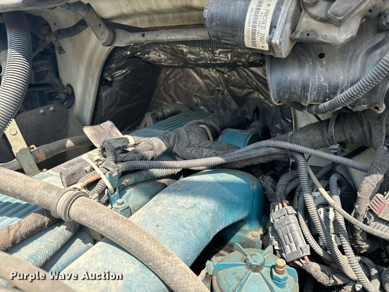 image for item MB9537 2006 International 4400  digger derrick truck