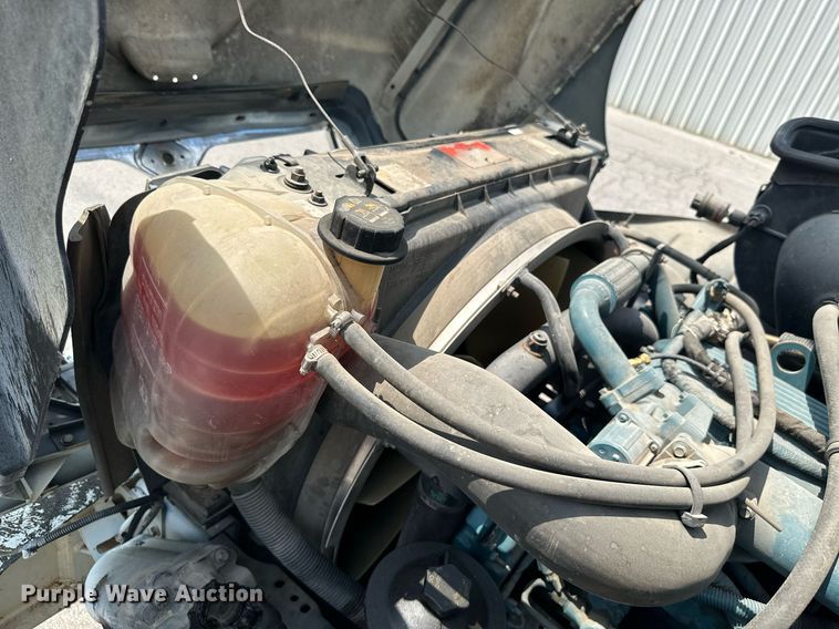 image for item MB9537 2006 International 4400  digger derrick truck