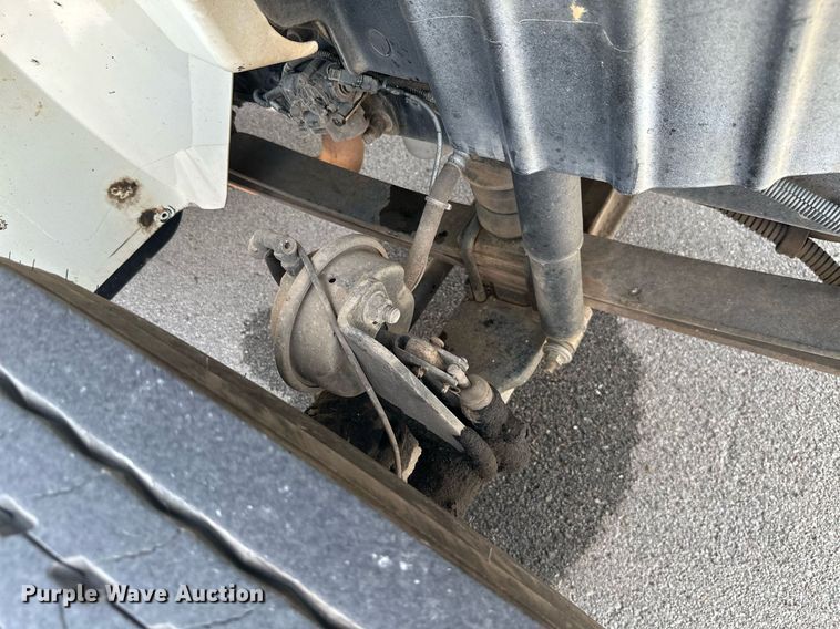 image for item MB9537 2006 International 4400  digger derrick truck