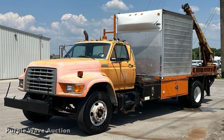 image for item MB9541 1995 Ford F800  utility / service truck