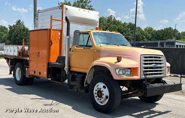 image for item MB9541 1995 Ford F800  utility / service truck