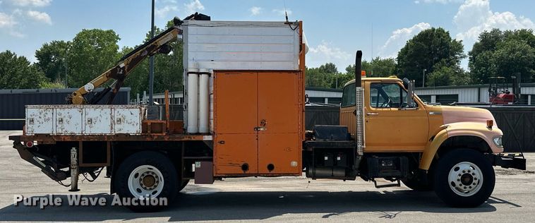 image for item MB9541 1995 Ford F800  utility / service truck