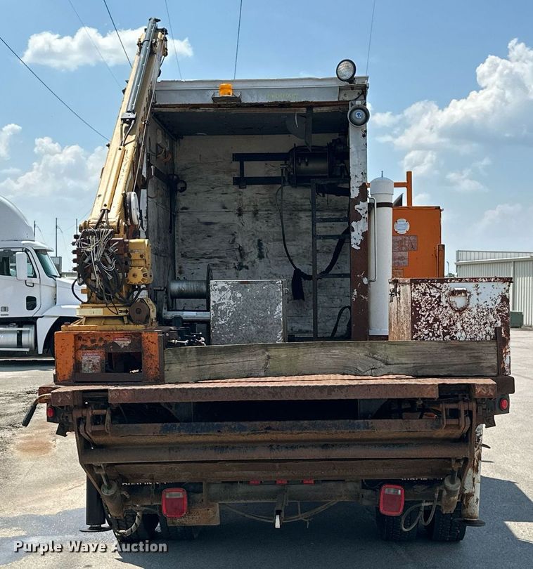 image for item MB9541 1995 Ford F800  utility / service truck