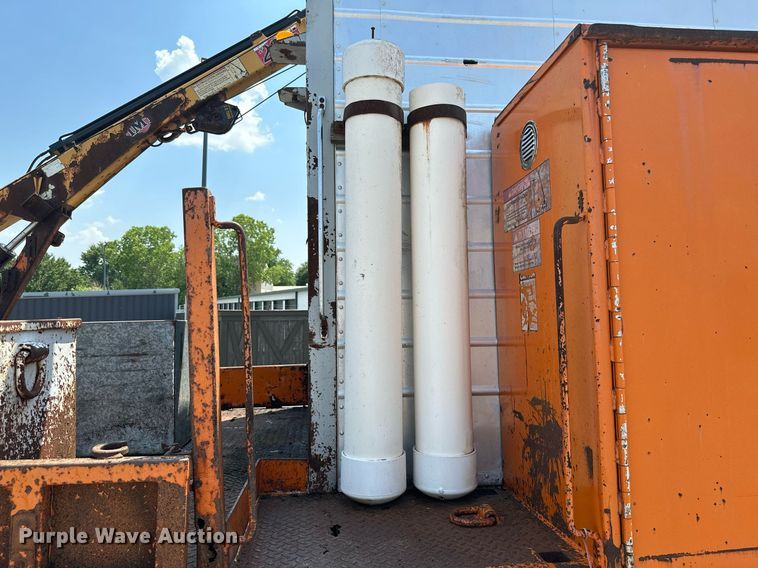 image for item MB9541 1995 Ford F800  utility / service truck