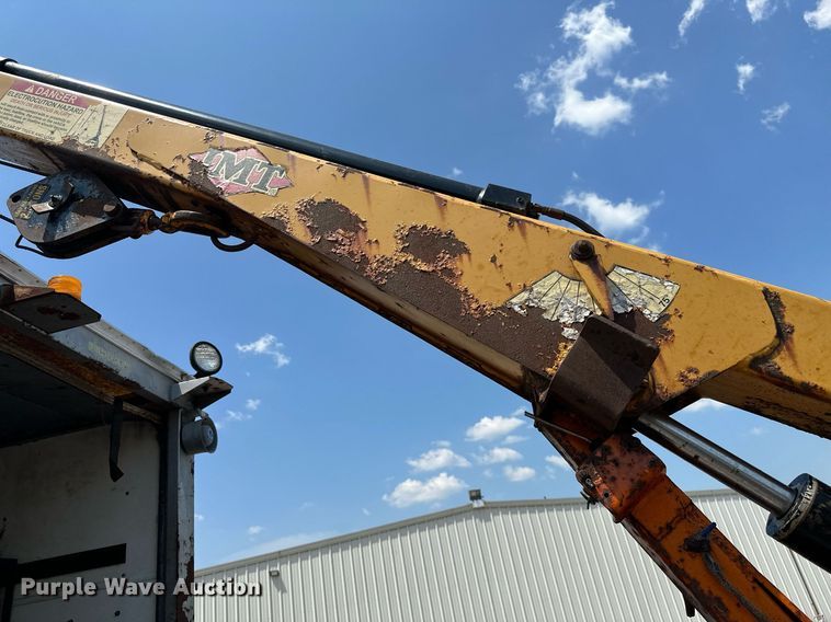 image for item MB9541 1995 Ford F800  utility / service truck