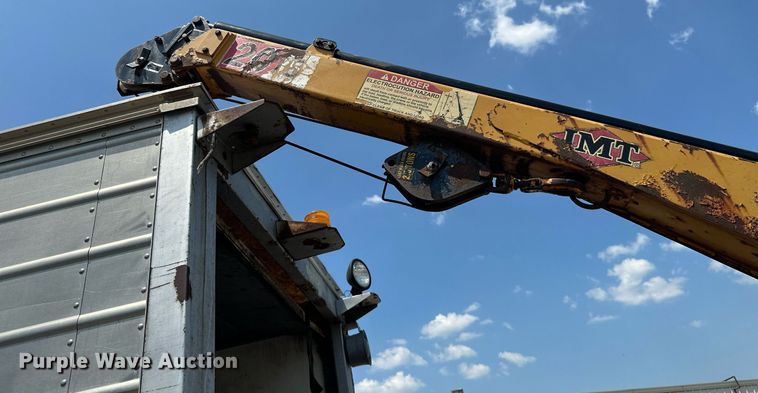 image for item MB9541 1995 Ford F800  utility / service truck