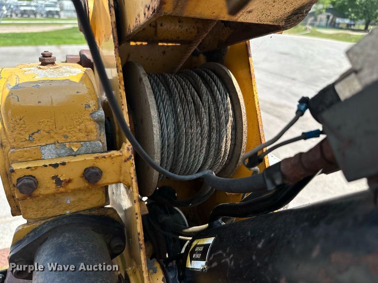 image for item MB9541 1995 Ford F800  utility / service truck