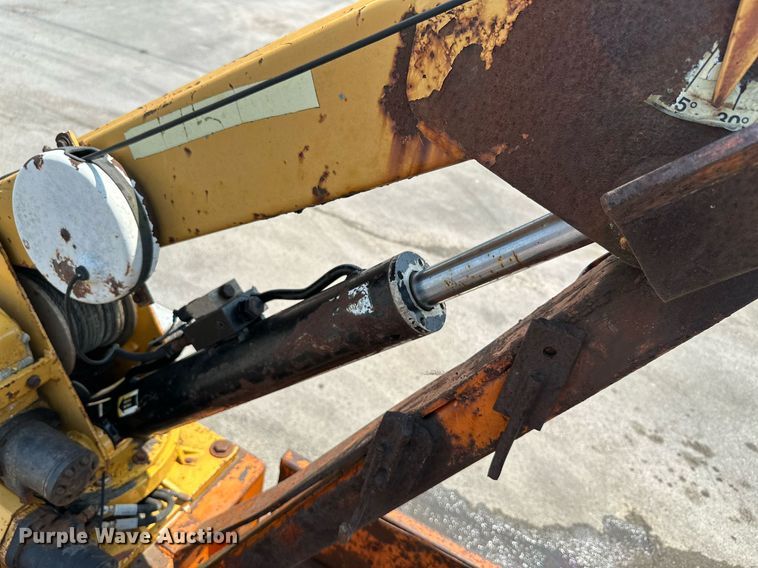 image for item MB9541 1995 Ford F800  utility / service truck