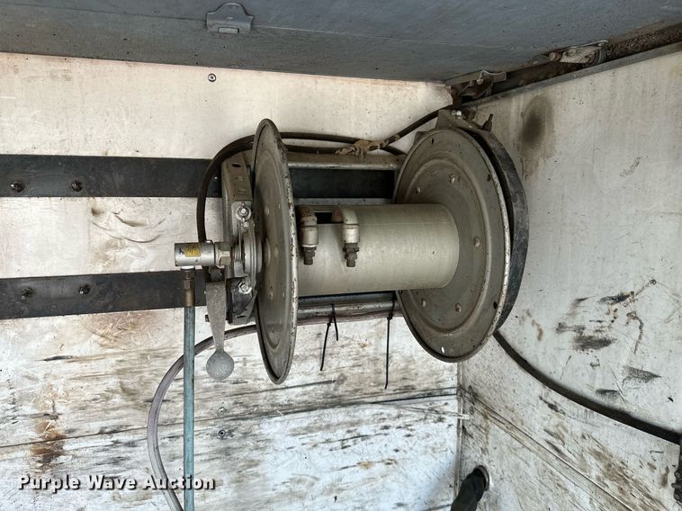 image for item MB9541 1995 Ford F800  utility / service truck