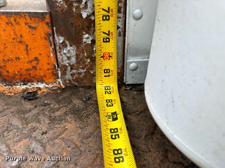 image for item MB9541 1995 Ford F800  utility / service truck