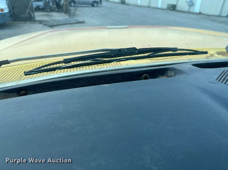 image for item MB9541 1995 Ford F800  utility / service truck