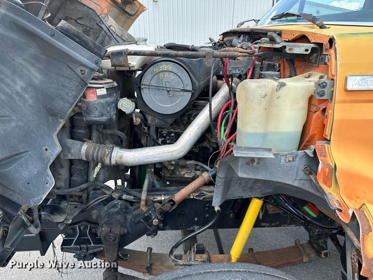 image for item MB9541 1995 Ford F800  utility / service truck