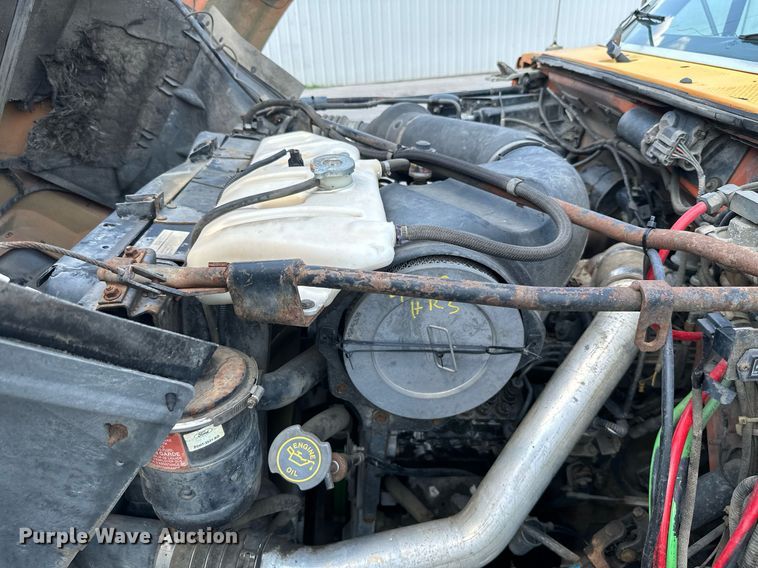 image for item MB9541 1995 Ford F800  utility / service truck