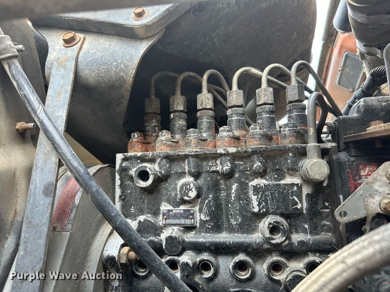 image for item MB9541 1995 Ford F800  utility / service truck