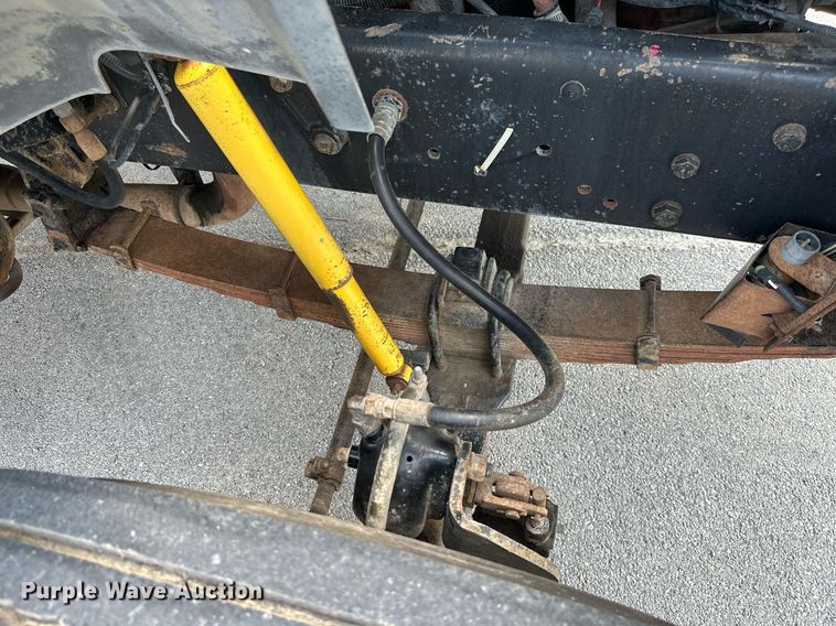 image for item MB9541 1995 Ford F800  utility / service truck