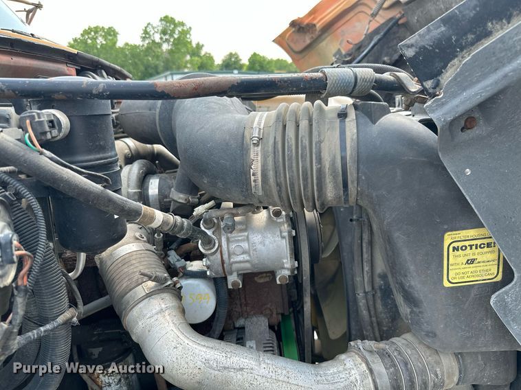 image for item MB9541 1995 Ford F800  utility / service truck