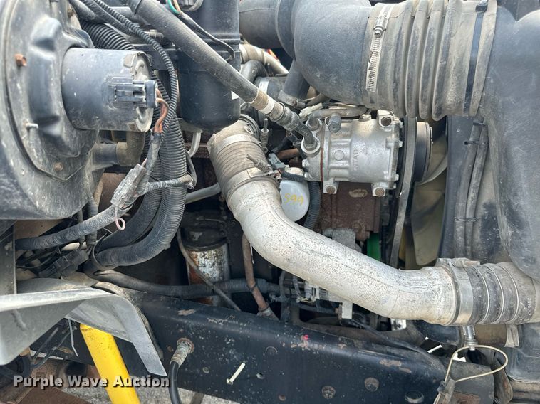 image for item MB9541 1995 Ford F800  utility / service truck