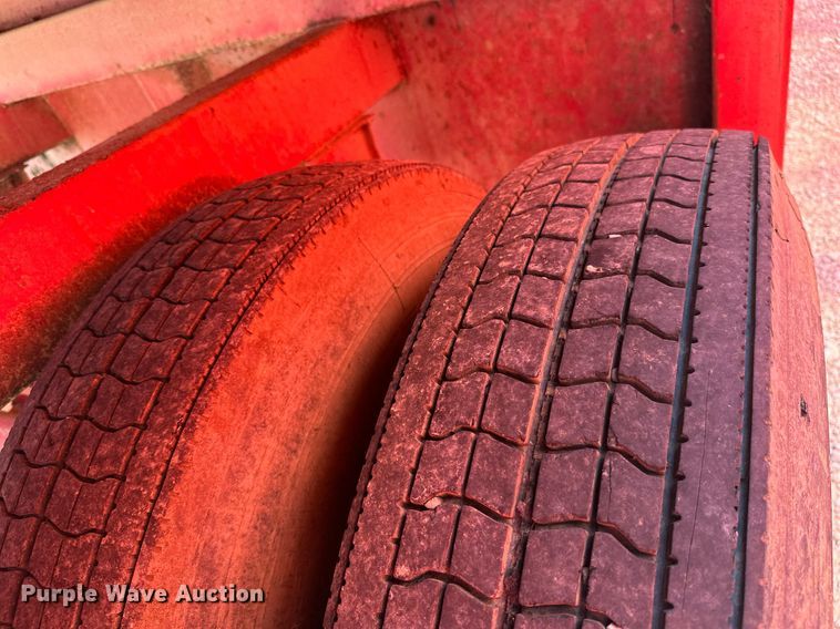 image for item MB9545 2008 Menard  frac tank trailer