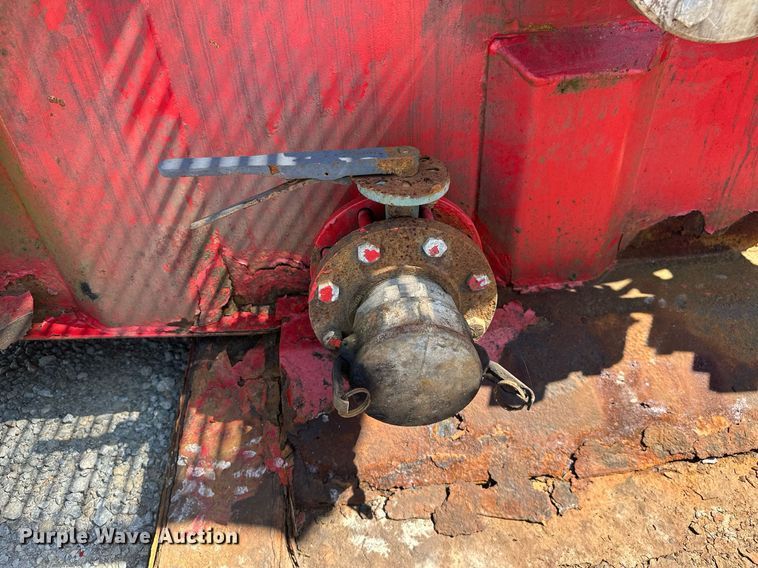 image for item MB9546 2008 Menard  frac tank trailer