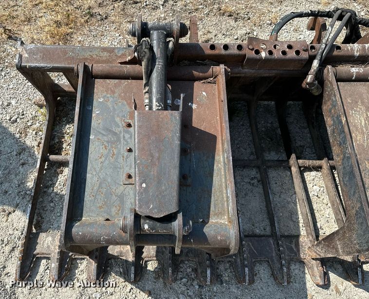 image for item MB9551 80"W grapple bucket