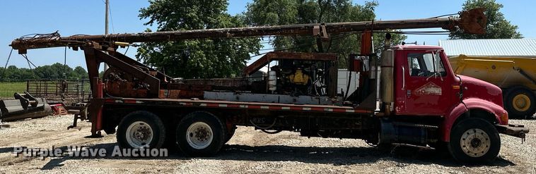 image for item MB9576 1993 International 8100  drilling rig truck