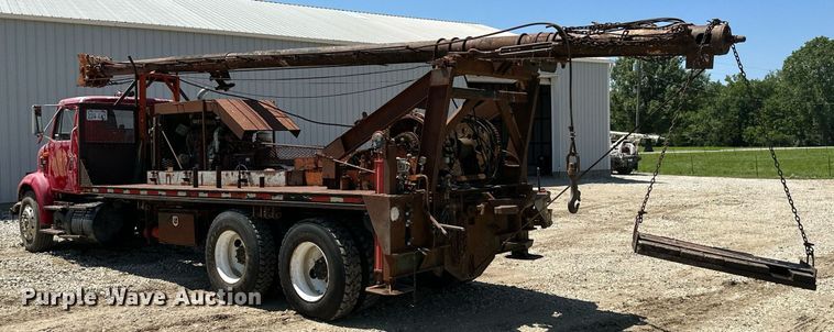 image for item MB9576 1993 International 8100  drilling rig truck