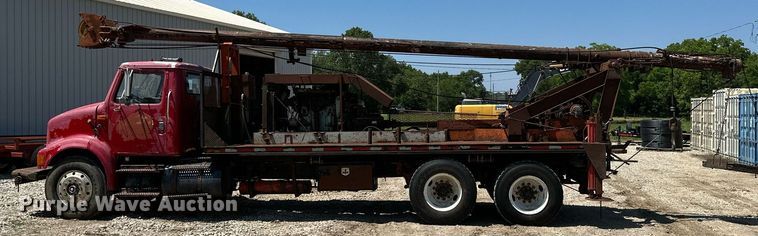 image for item MB9576 1993 International 8100  drilling rig truck