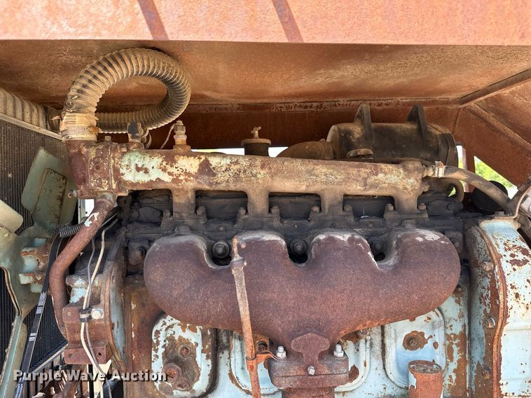 image for item MB9576 1993 International 8100  drilling rig truck